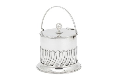 Lot 323 - An Edwardian Scottish sterling silver biscuit barrel box, Edinburgh 1908 by Hamilton and Inches