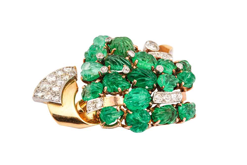 Lot 175 - An emerald and diamond brooch, circa 1945