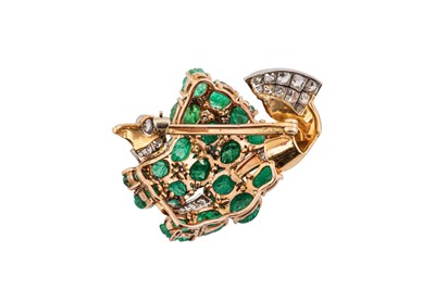 Lot 175 - An emerald and diamond brooch, circa 1945