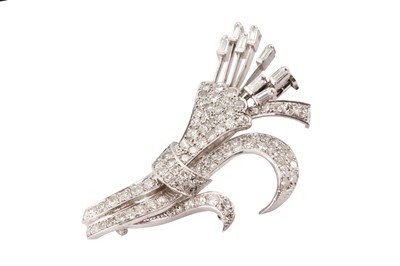 Lot 236 - A diamond brooch