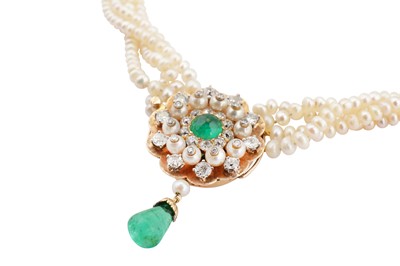 Lot 179 - An emerald, pearl and diamond necklace