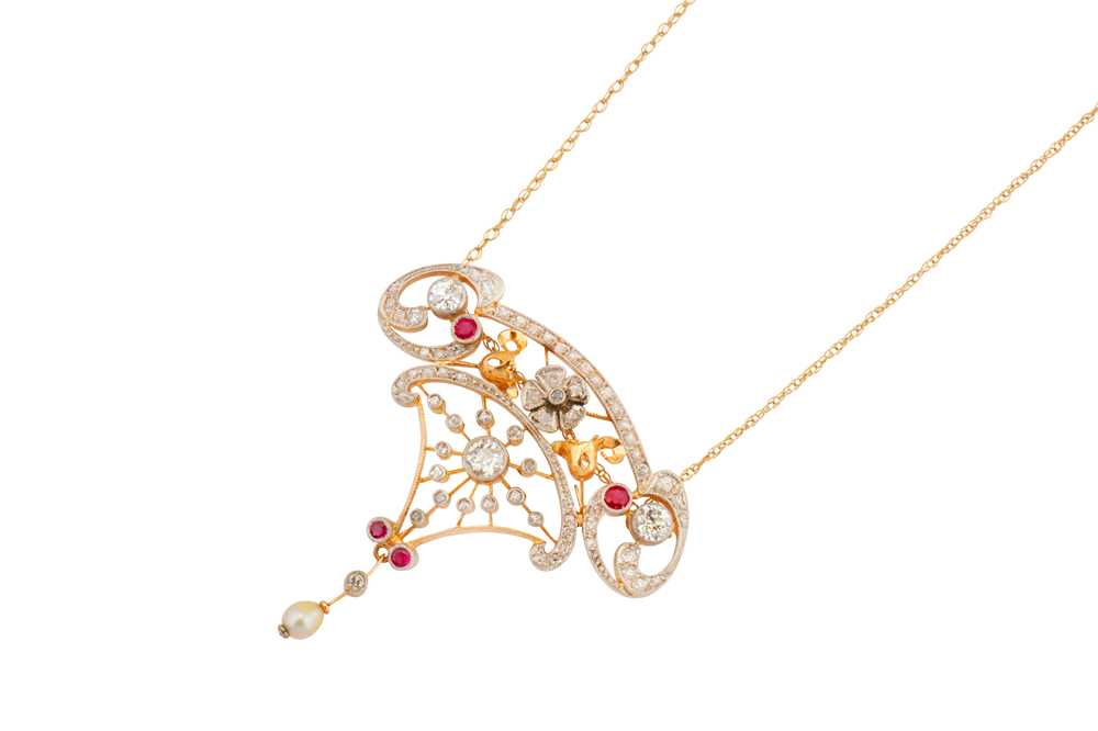 Lot 246 - A ruby and diamond pendant necklace