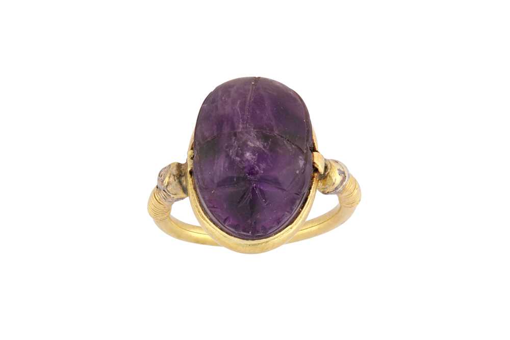 Lot 249 - An early 20th century amethyst scarab ring