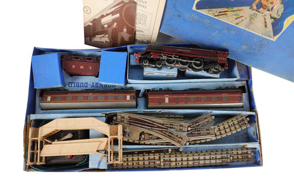 Lot 559 - A Hornby dublo train set