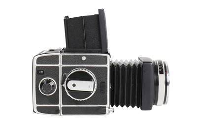 Lot 108 - A Rolleiflex SL66 SLR Camera