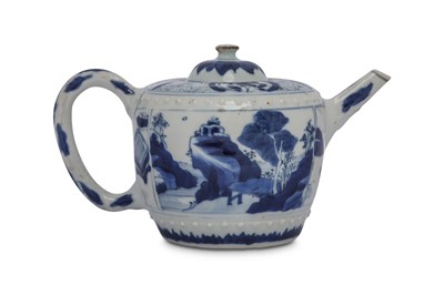 Lot 619 - A CHINESE BLUE AND WTHIE TEAPOT AND COVER.