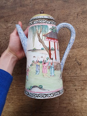 Lot 244 - A CHINESE FAMILLE ROSE CANTON ENAMEL COFFEE POT AND COVER.