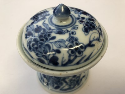 Lot 454 - A SMALL CHINESE BLUE AND WHITE STEM BOWL AND COVER.