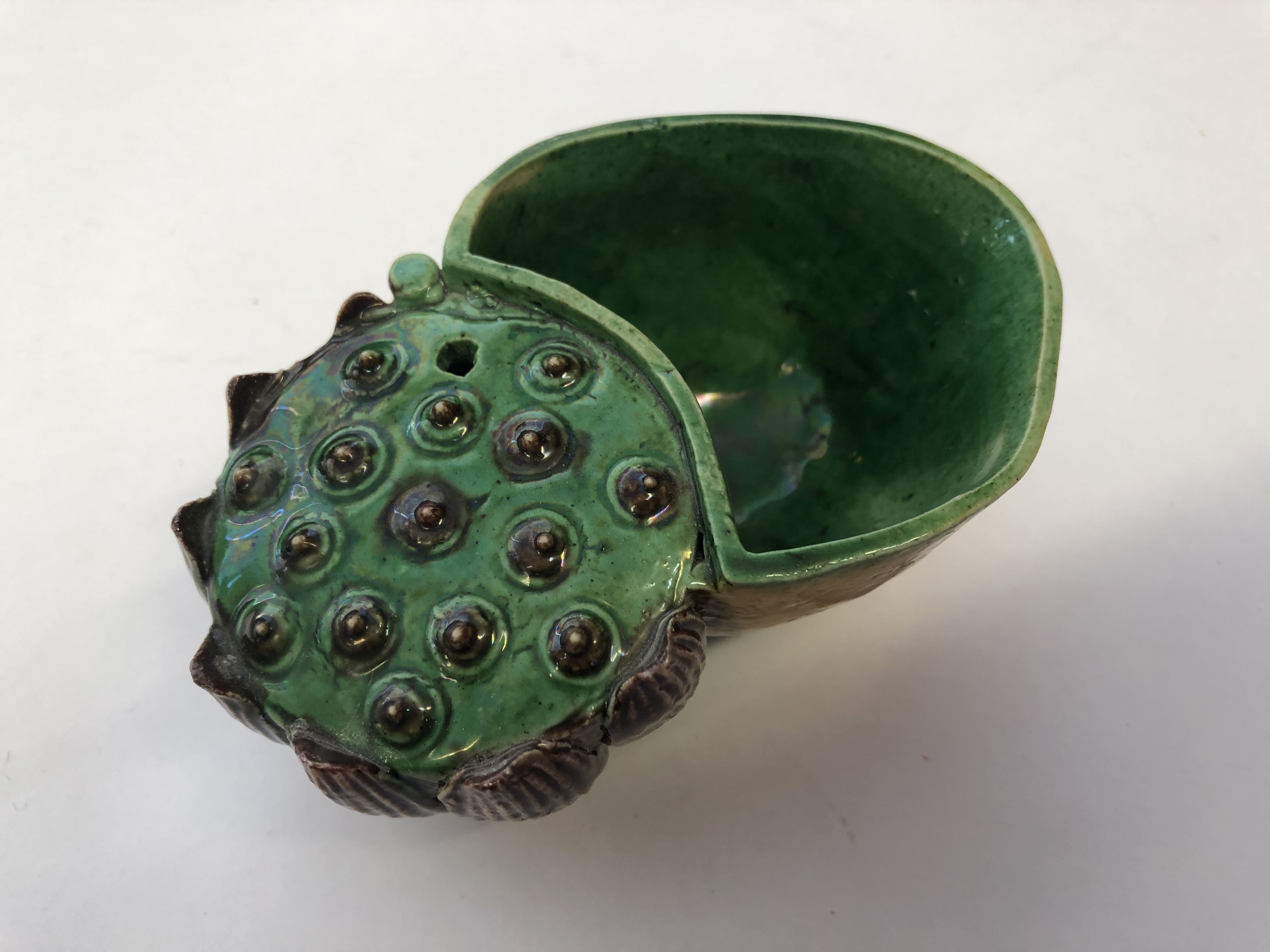 Lot 605 - A CHINESE SANCAI 'LOTUS POD' WATER DROPPER.