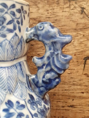 Lot 453 - A CHINESE BLUE AND WHITE VASE AND COVER.