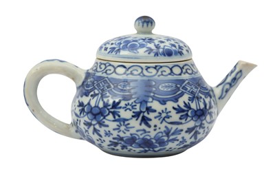 Lot 175 - A CHINESE BLUE AND WHITE TEAPOT AND COVER