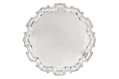 Lot 332 - An Elizabeth II sterling silver salver, Sheffield 1994 by Carrs