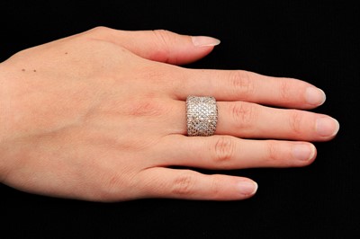Lot 88 - A diamond dress ring