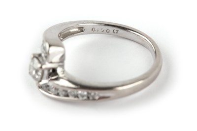 Lot 108 - A diamond crossover ring