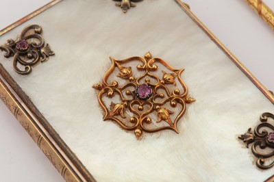 Lot 95 - A early-19th century German unmarked gold mounted mother of pearl notebook / aide memoire, possibly Berlin circa 1820