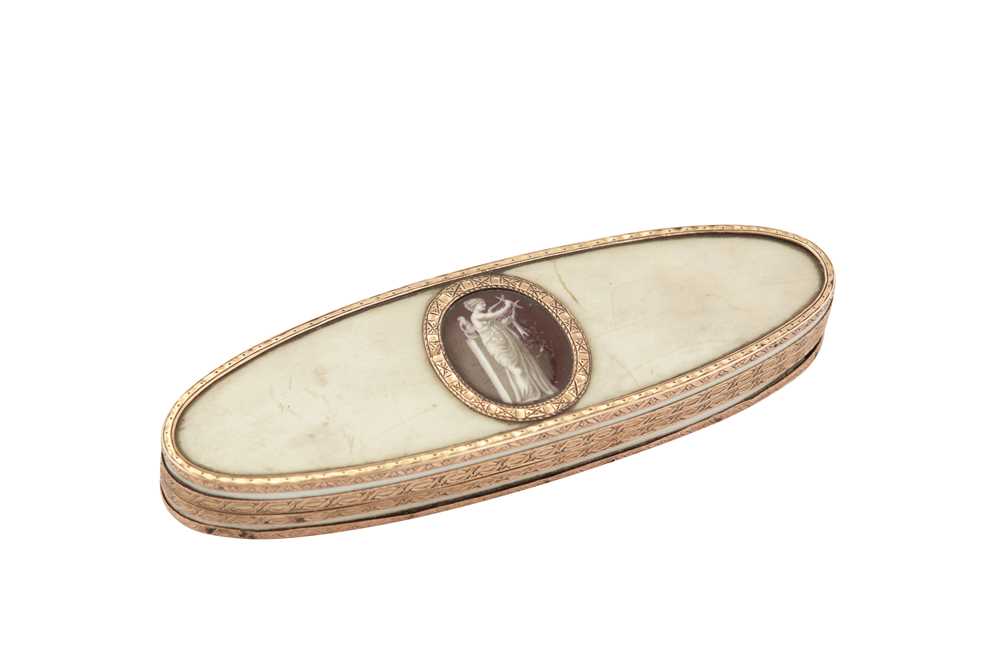Lot 94 - A late 18th century French unmarked gold mounted ivory patch box, circa 1780