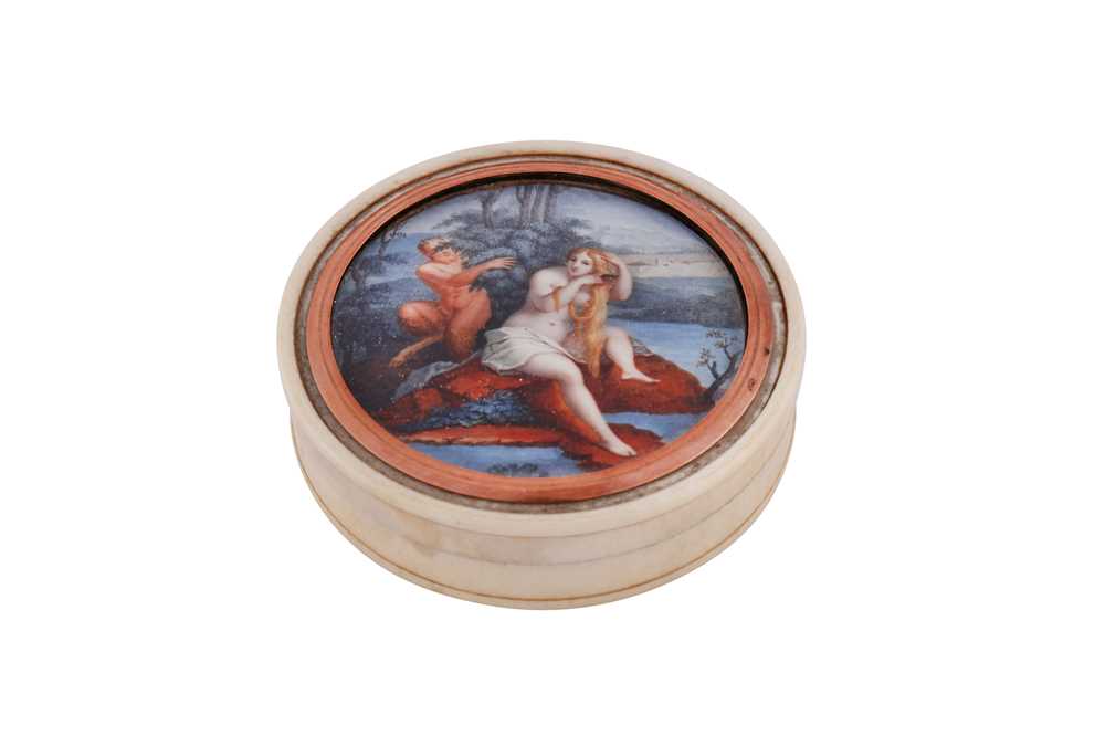 Lot 94 - An early 19th century French ivory and tortoiseshell snuff box, circa 1800