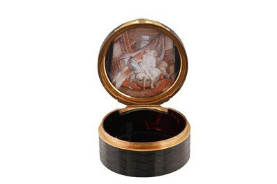 Lot 92 - A late 18th century French engine turned tortoiseshell and unmarked gold mounted snuff box, circa 1780