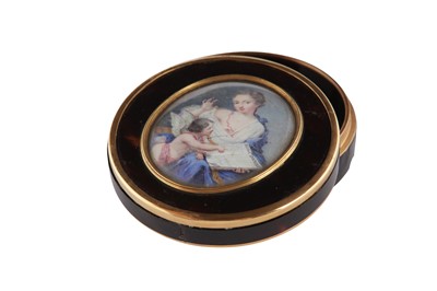 Lot 92 - A late 18th century French unmarked gold mounted tortoiseshell snuff box, circa 1770