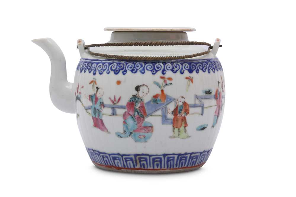 Lot 93 - A CHINESE FAMILLE ROSE TEAPOT AND COVER.
