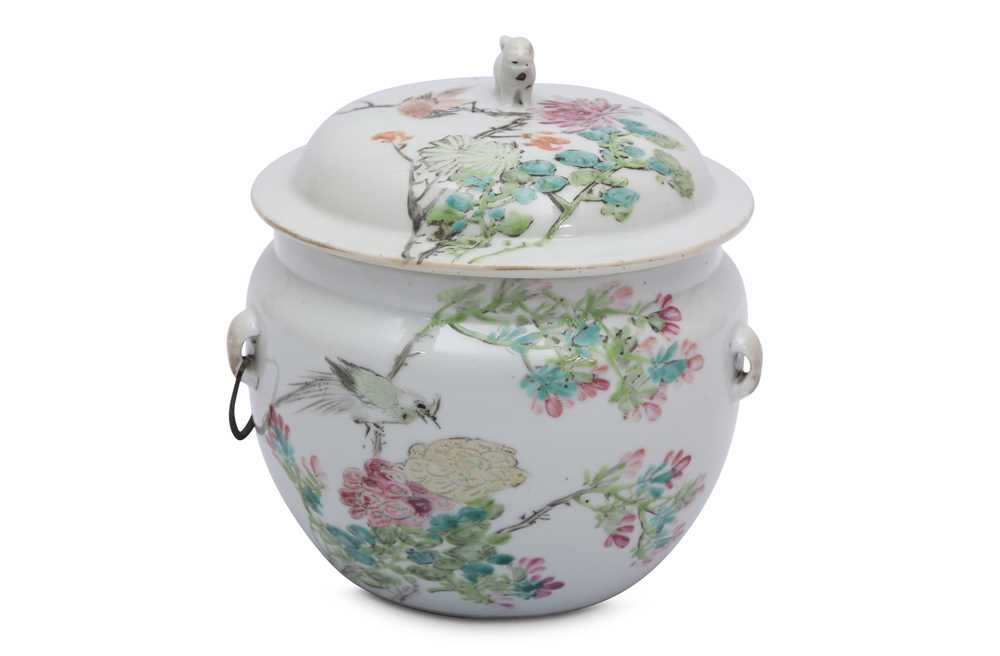 Lot 98 - A CHINESE FAMILLE ROSE JAR AND COVER.