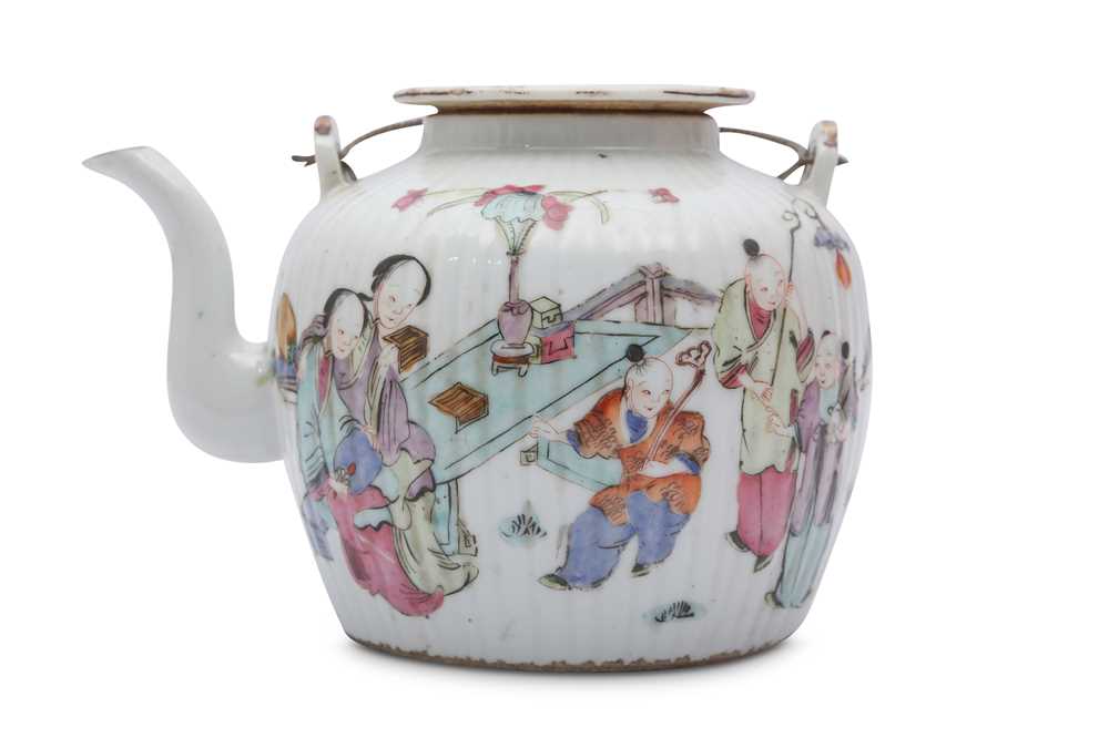 Lot 234 - A CHINESE FAMILLE ROSE TEAPOT AND COVER.