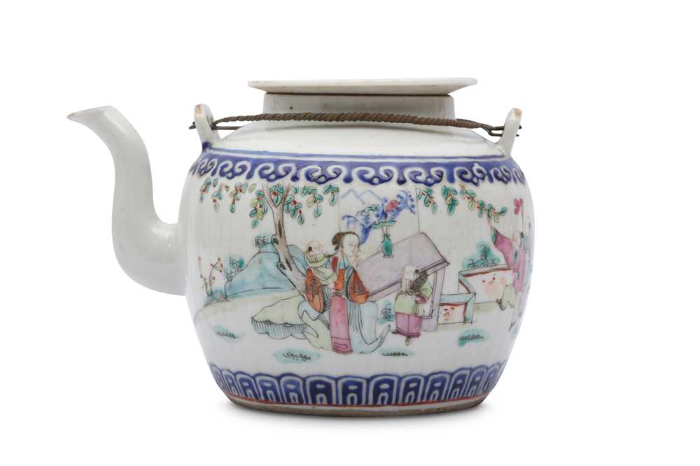 Lot 95 - A CHINESE FAMILLE ROSE TEAPOT AND COVER.