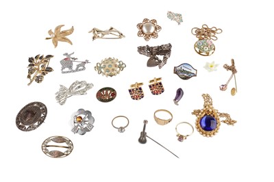 Lot 143 - A collection of costume jewellery
