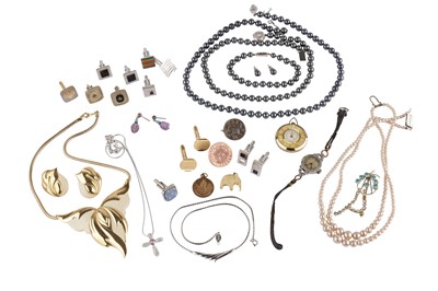Lot 143 - A collection of costume jewellery