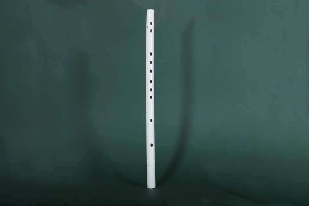Lot 13 - AN EXCEPTIONALLY RARE CHINESE BLANC-DE-CHINE FLUTE.