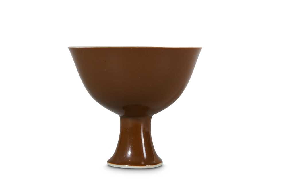Lot 141 - A CHINESE BROWN-GLAZED STEM BOWL.