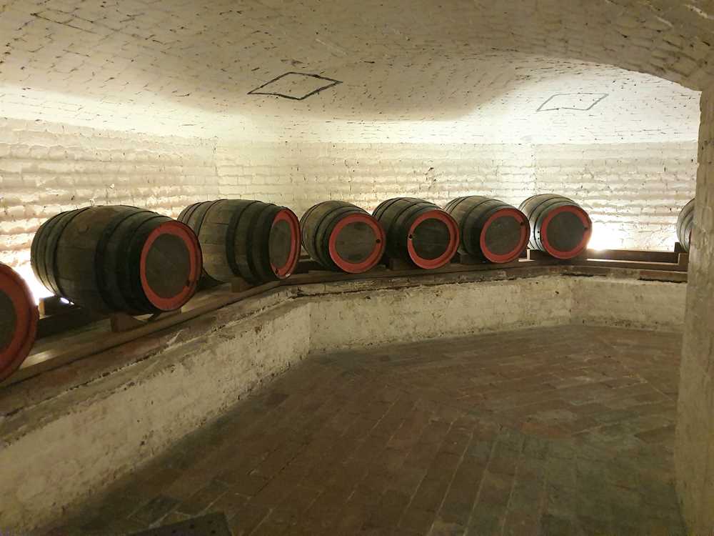 Lot 15 - Wine tasting in Chiswick House cellars