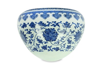 Lot 354 - A CHINESE BLUE AND WHITE ALMS BOWL.