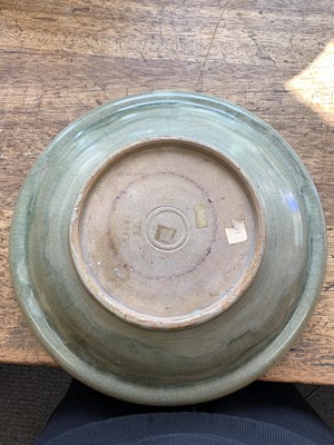 Lot 160 - A CHINESE LONGQUAN CELADON CHARGER.