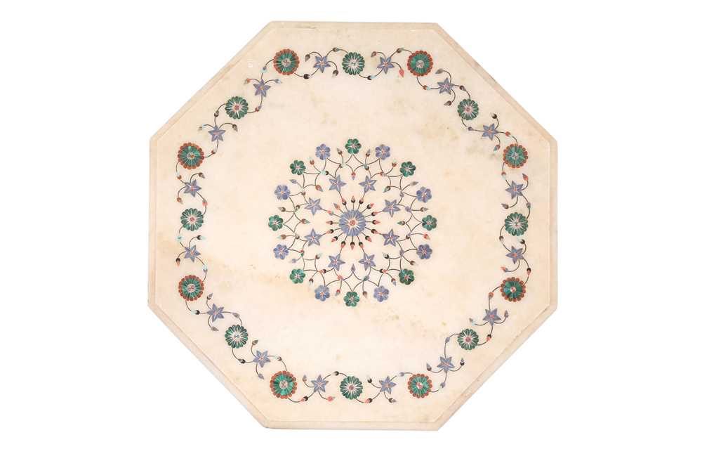 Lot 206 - AN OCTAGONAL WHITE MARBLE TABLE TOP WITH FLORAL PIETRA DURA INLAYS
