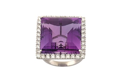 Lot 204 - An amethyst and diamond cluster ring