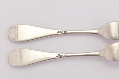 Lot 279 - A Nicholas II Russian 84 zolotnik (875 standard) silver fork and knife set, Moscow 1898-1908 retailed by Fabergé