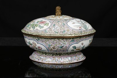 Lot 81 - A CHINESE CANTON ENAMEL BOWL AND COVER. Qing...