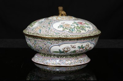 Lot 81 - A CHINESE CANTON ENAMEL BOWL AND COVER. Qing...