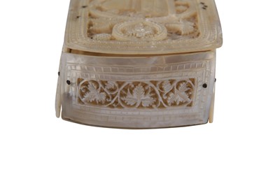 Lot 195 - λ A DELICATE SMALL MOTHER-OF-PEARL OPENWORK BOX