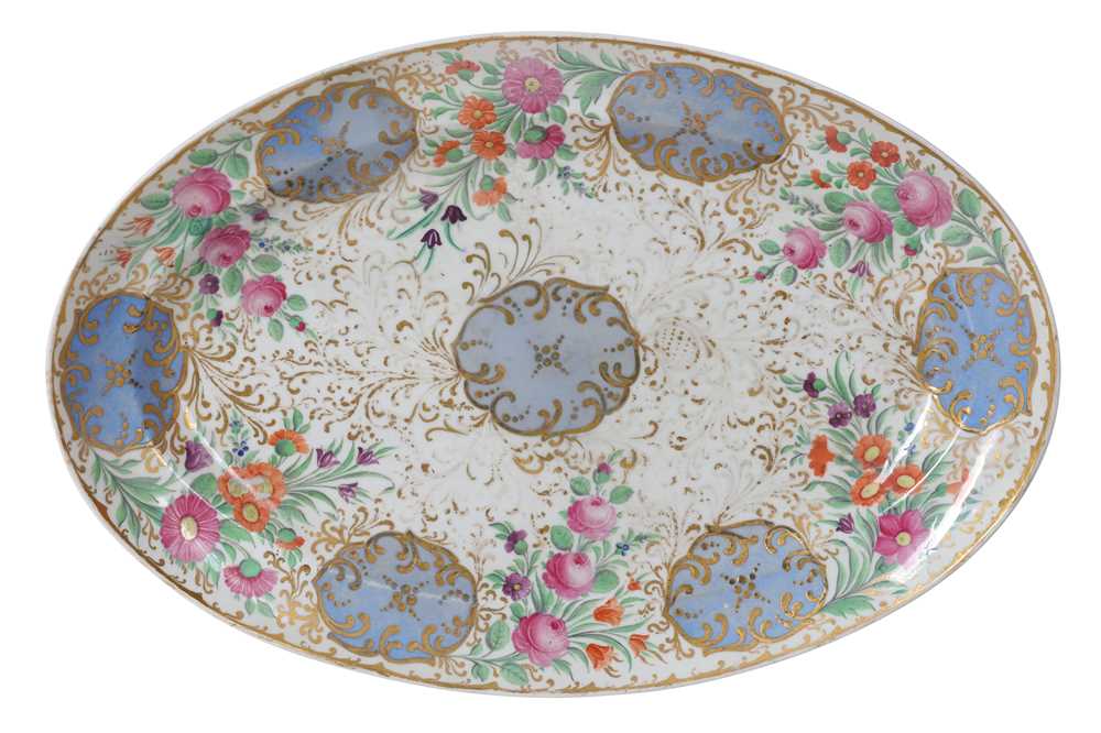 Lot 82 - A PORCELAIN SERVING PLATE FROM THE SERVICE OF THE SULTAN OF TURKEY BY THE IMPERIAL PORCELAIN FACTORY, ST PETERSBURG, PERIOD OF NICHOLAS I (1825-1855)