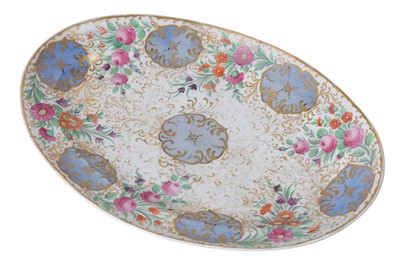 Lot 85 - A PORCELAIN SERVING PLATE FROM THE SERVICE OF THE SULTAN OF TURKEY BY THE IMPERIAL PORCELAIN FACTORY, ST PETERSBURG, PERIOD OF NICHOLAS I (1825-1855)