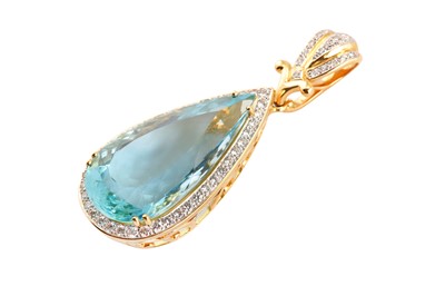 Lot 79 - An aquamarine and diamond pendant
