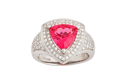 Lot 112 - A pink spinel and diamond platinum dress ring