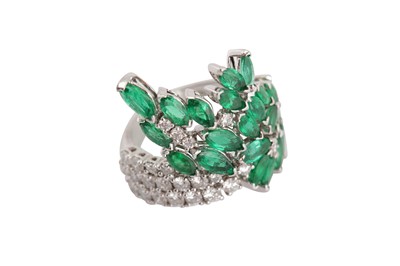 Lot 226 - An emerald and diamond dress ring