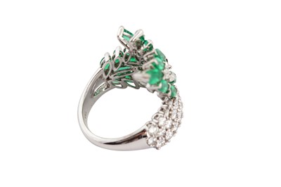 Lot 226 - An emerald and diamond dress ring