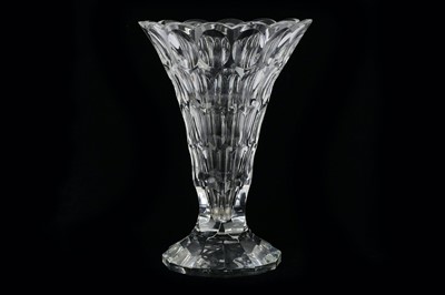 Lot 264 - A 20th century William Yeoward Crystal Vase from the Victoria Collection