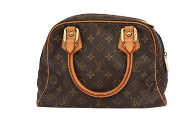 Lot - Louis Vuitton PM Monogram Manhattan PM