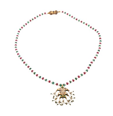 Lot 341 - AN INDIAN NECKLACE WITH ENCRUSTED FISH PENDANT