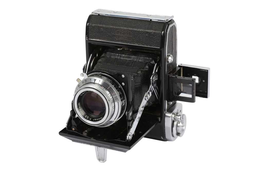 Lot 742 - A Selection of Zeiss Ikon Ikonta A 521 Folding Cameras